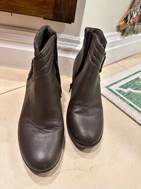 Clarks Cushion Soft Leather Ankle Boots US 9 1/2 Brown